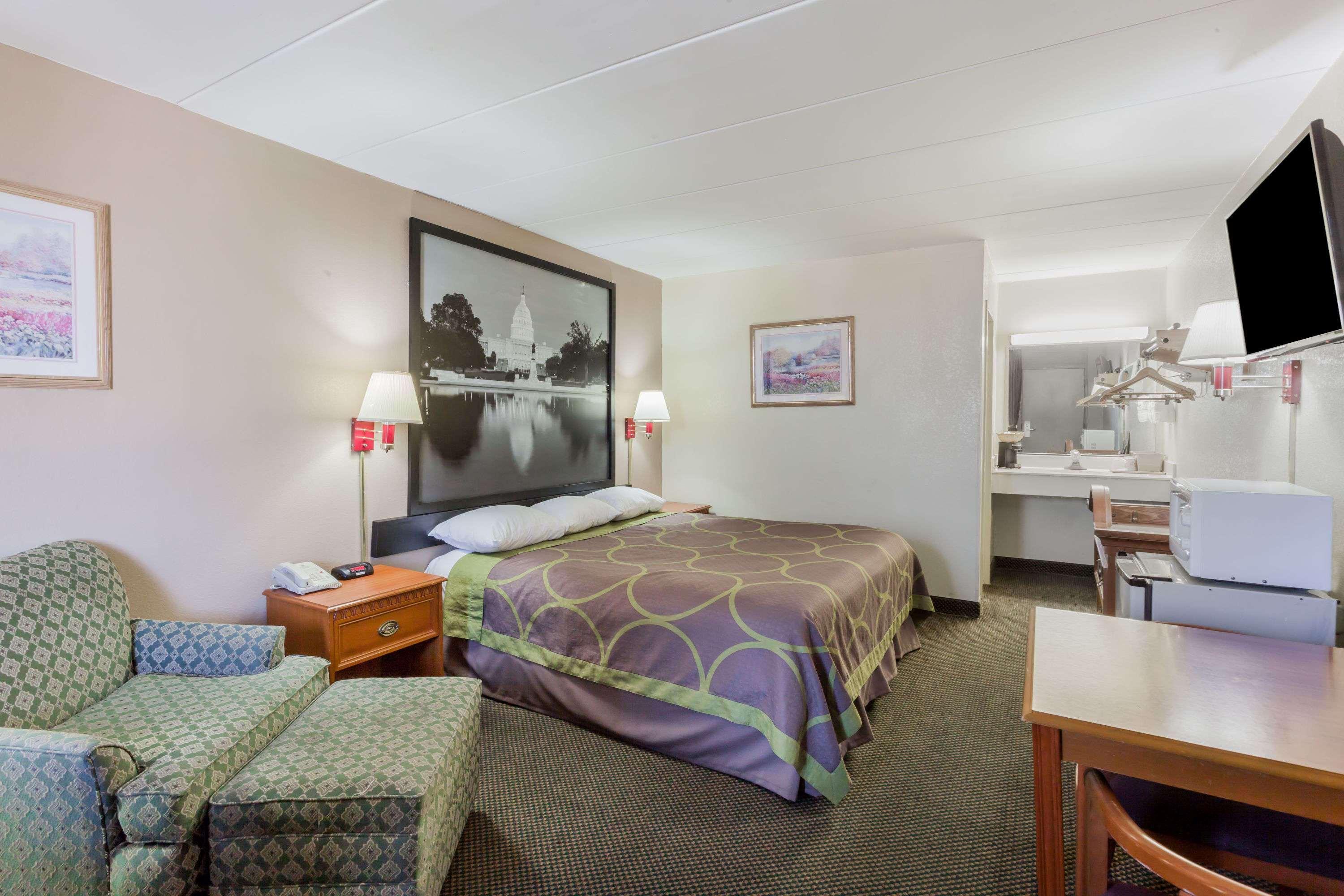 Super 8 by Wyndham Manassas Hotell Eksteriør bilde
