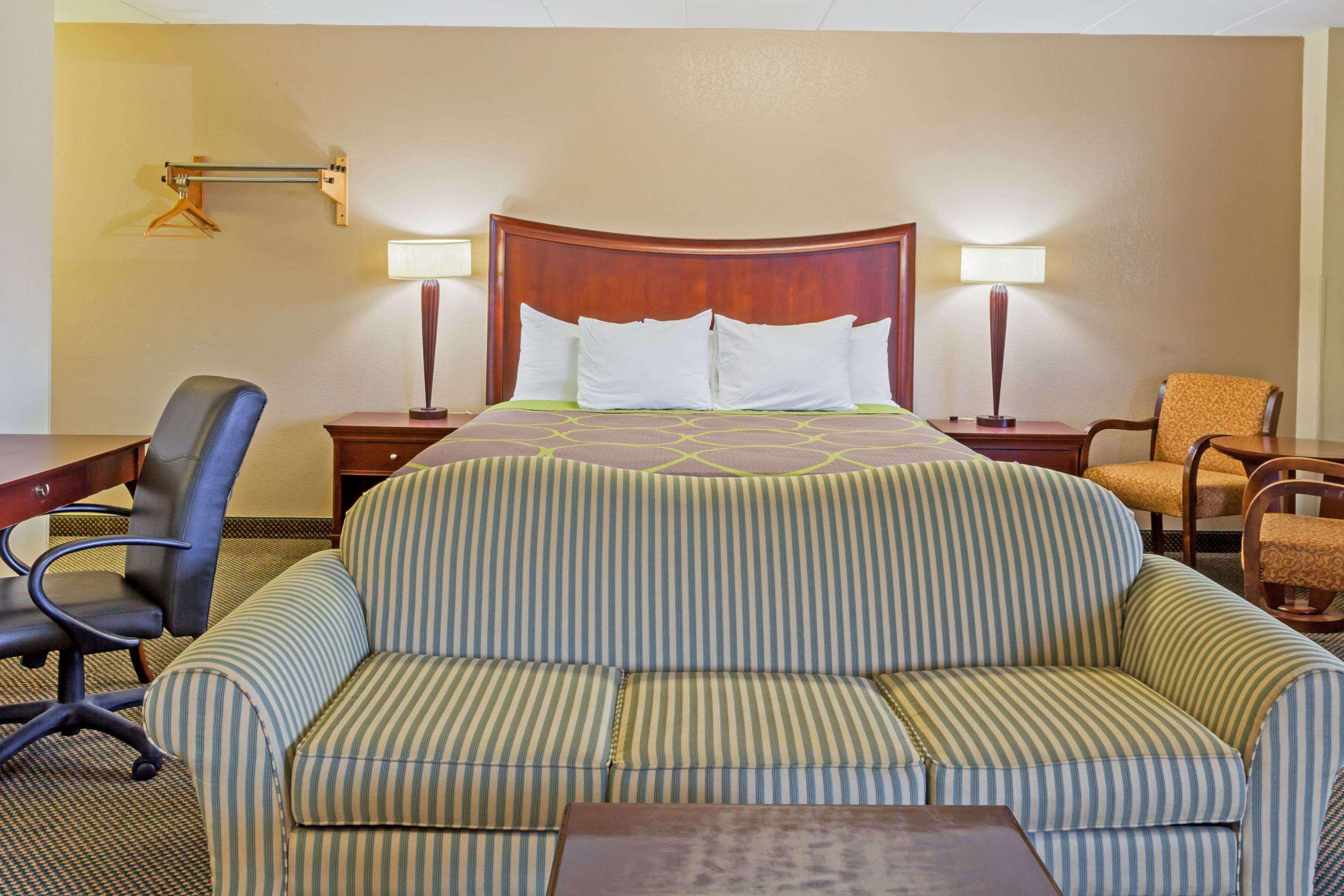Super 8 by Wyndham Manassas Hotell Eksteriør bilde