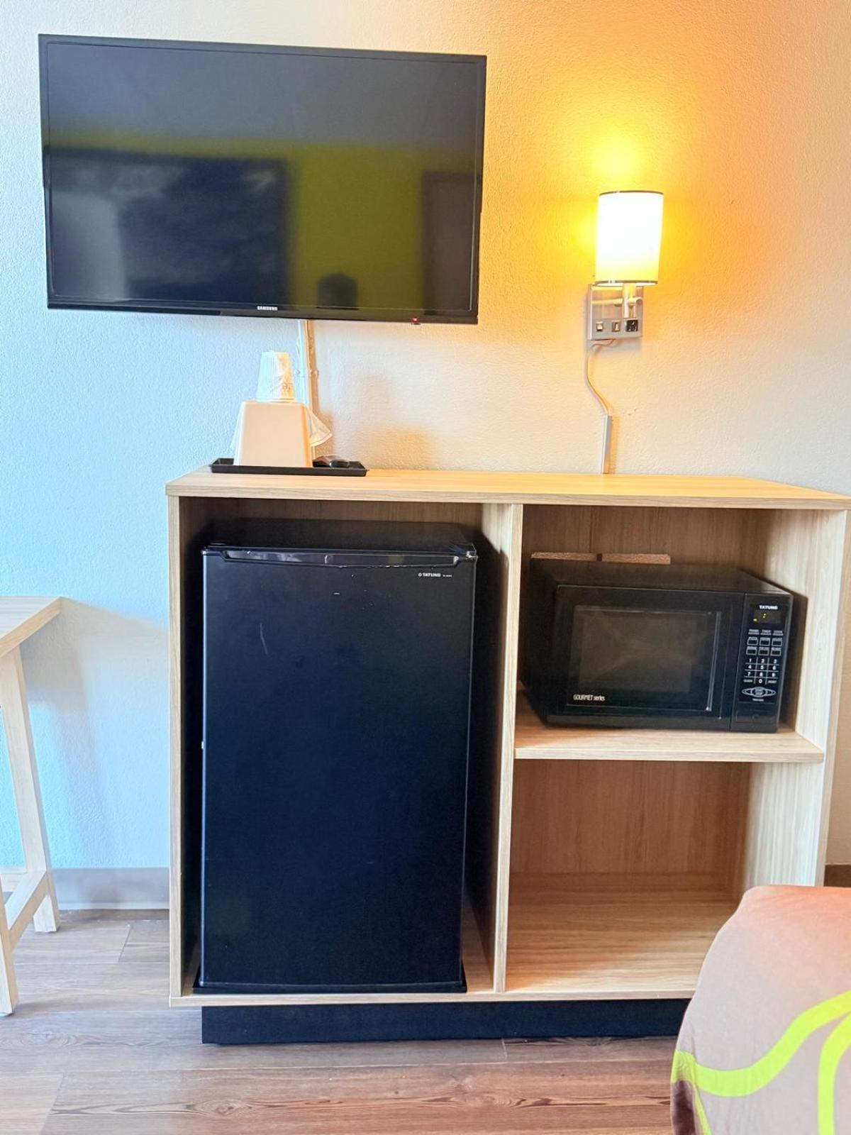 Super 8 by Wyndham Manassas Hotell Eksteriør bilde