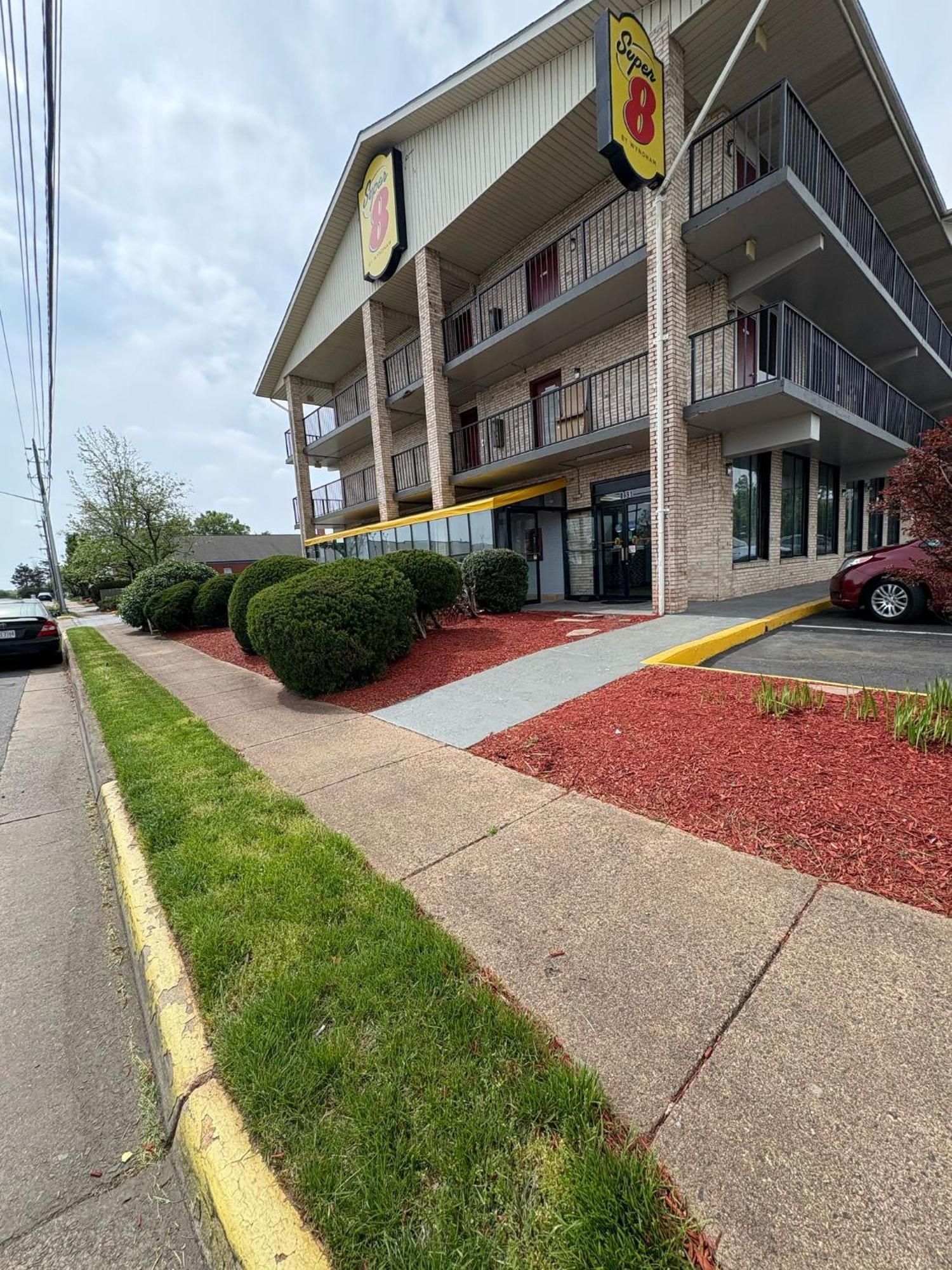 Super 8 by Wyndham Manassas Hotell Eksteriør bilde